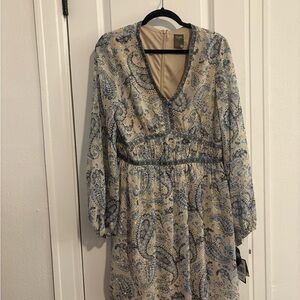 Lacy Gold Winter dress.🩵